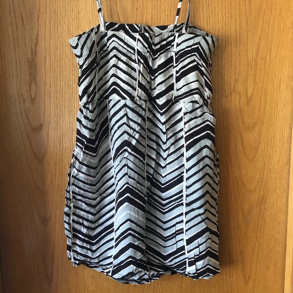 Summer lightweight pattern dress w/ pockets - Picture 2 of 2